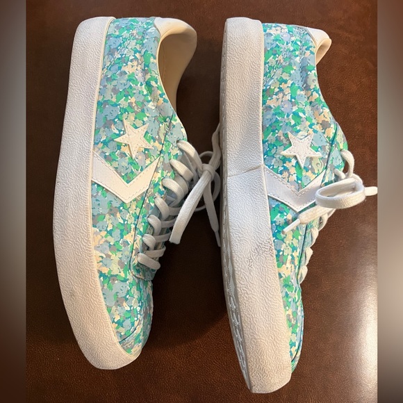 Converse Shoes - Picture 5 of 9